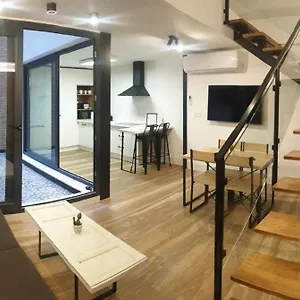 https://precioso-apartamento-con-patio.es-andalucia.com